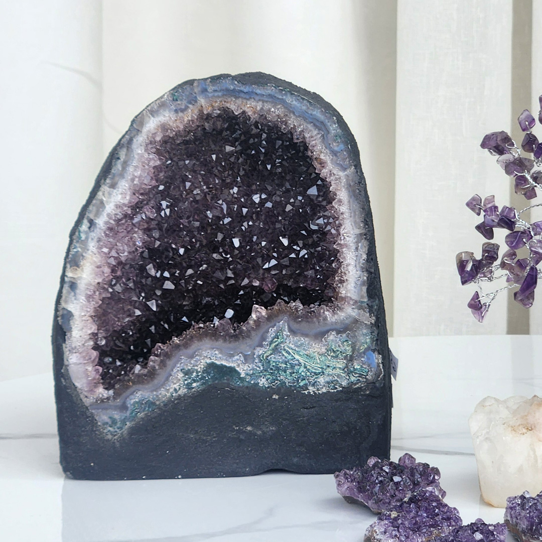 Amethyst Geode/Cave - 2.92 Kg