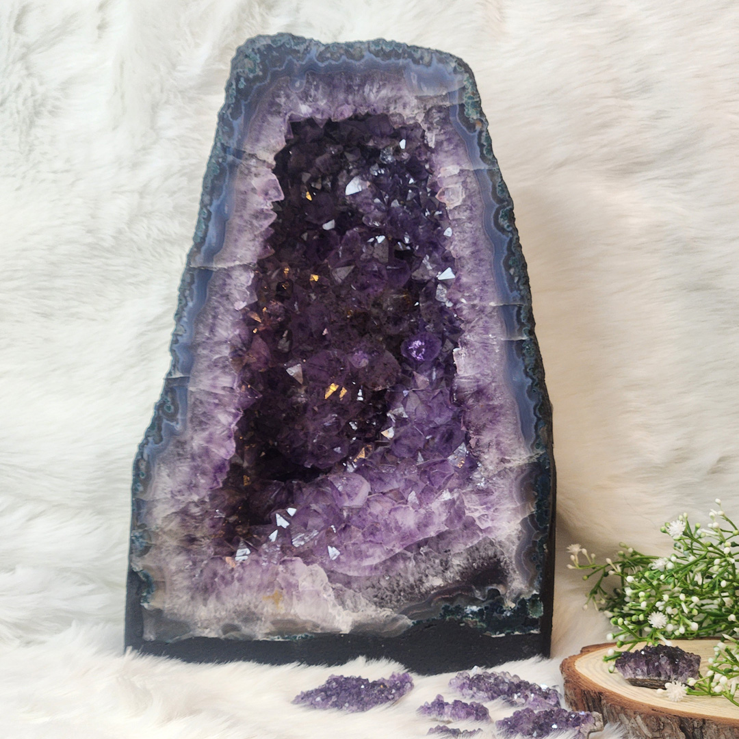 Amethyst Geode/Cave - 11.44 Kg