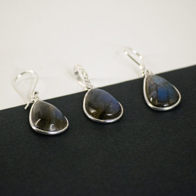 Labradorite Drop Shape Silver Pendant Set