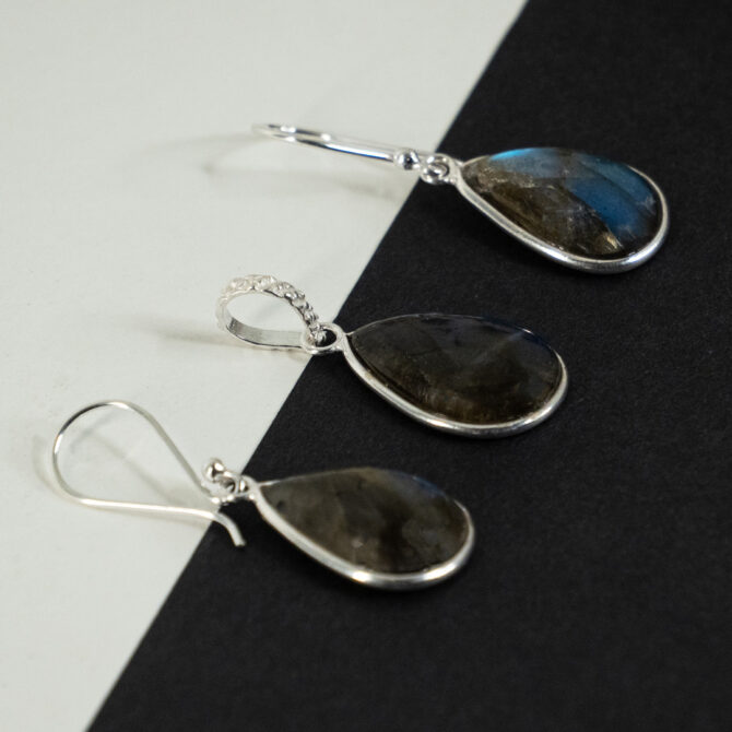 Labradorite Drop Shape Silver Pendant Set