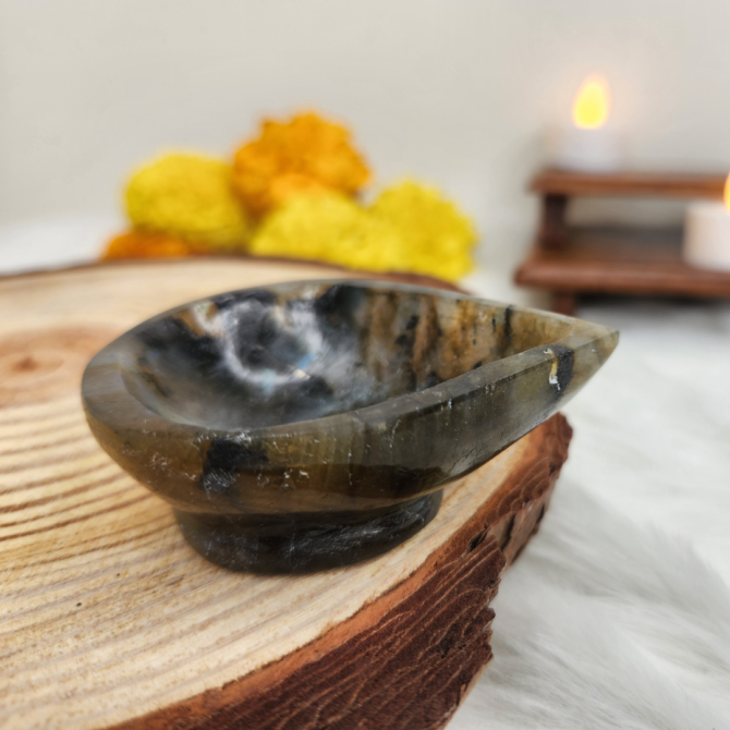 Labradorite Crystal Diya